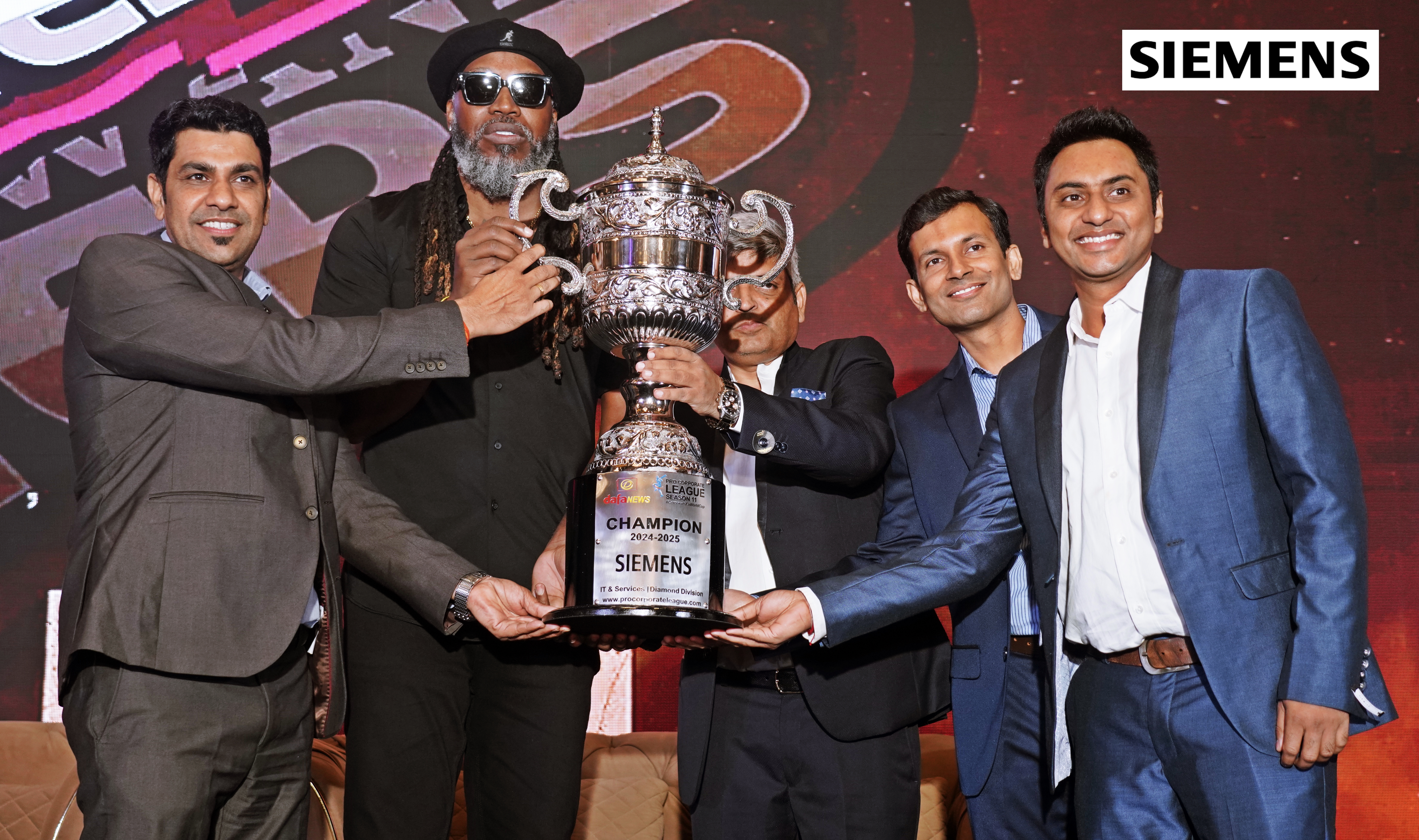 02- Siemens (IT Diamond Category Winners).jpg